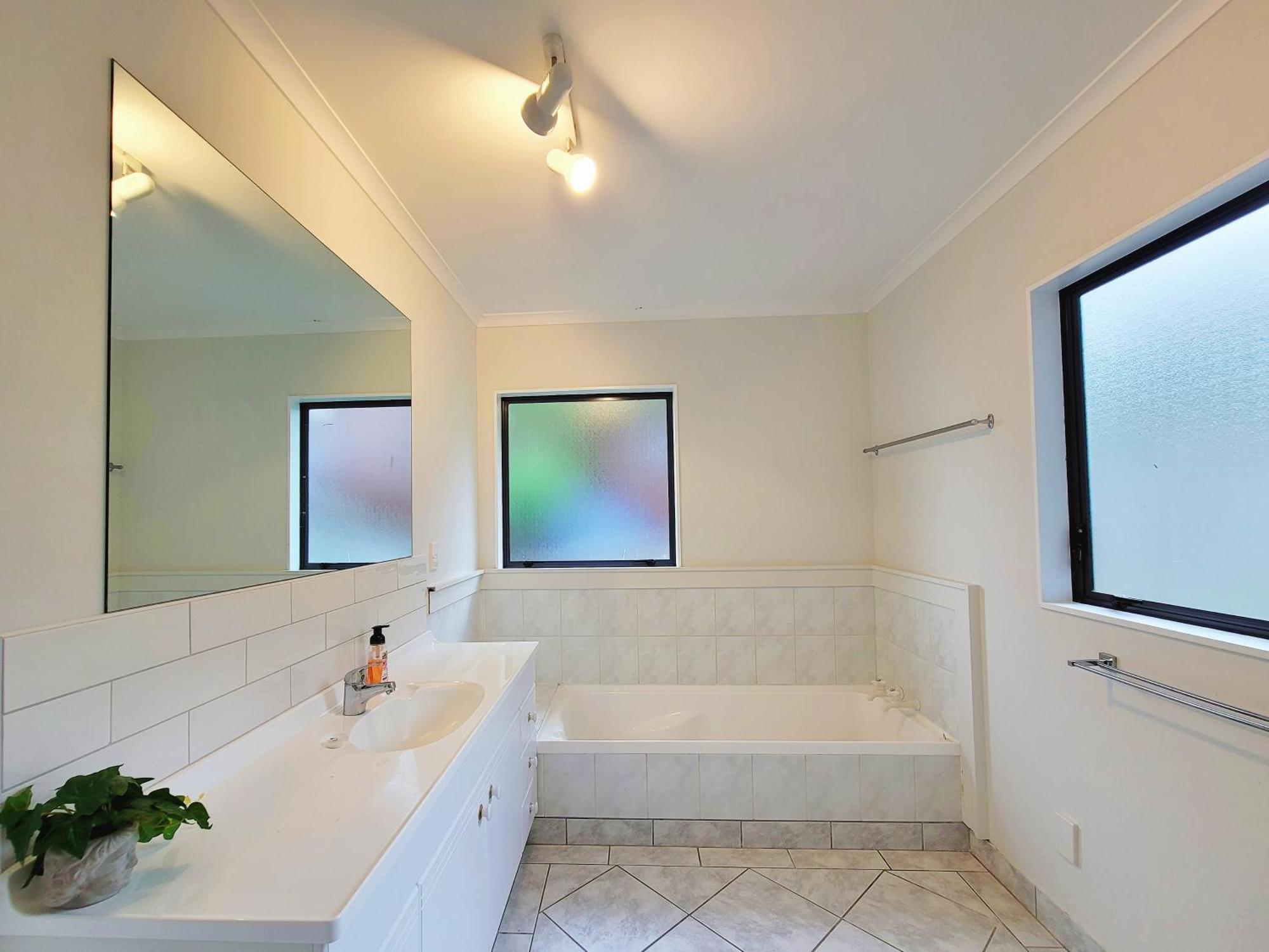 Sea View 5 Bedroom Holiday House Whangaparaoa Exterior foto