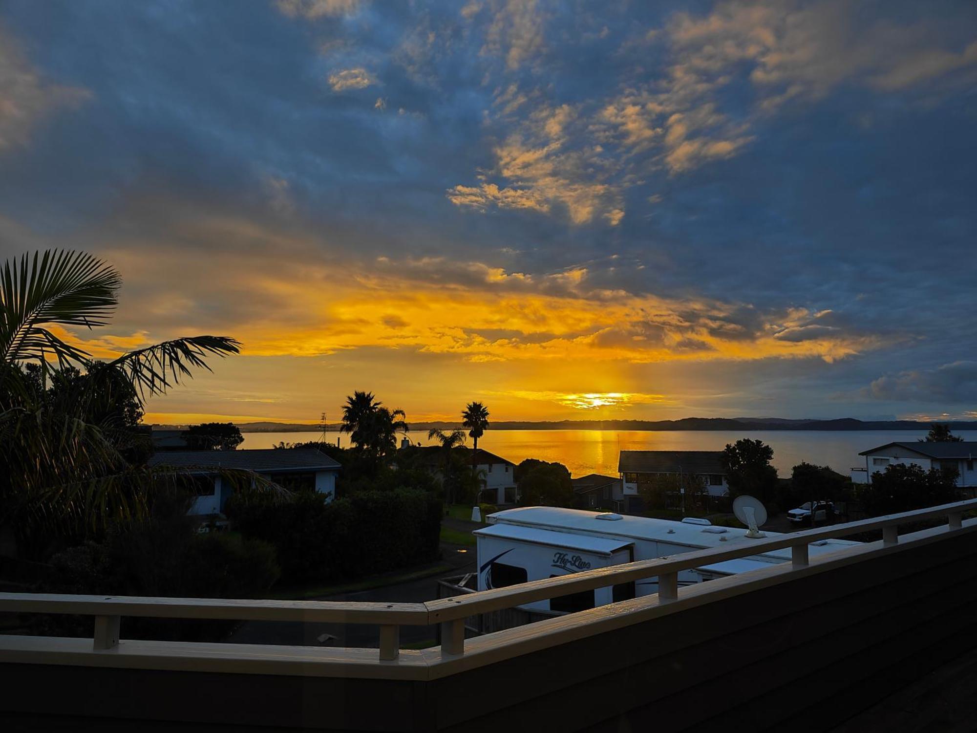 Sea View 5 Bedroom Holiday House Whangaparaoa Exterior foto